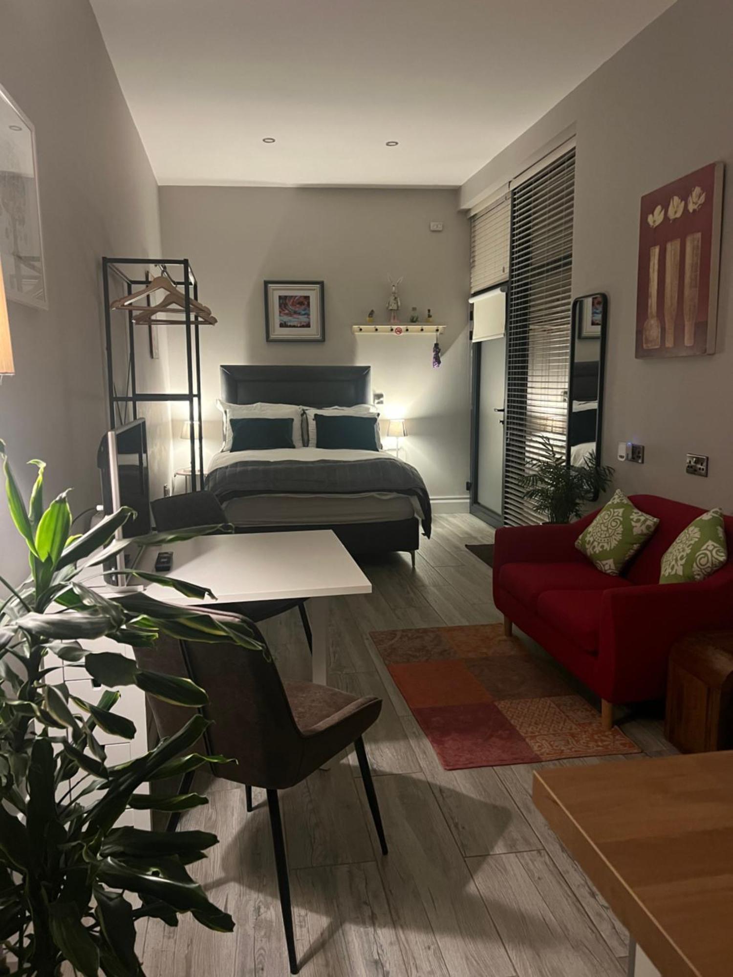 Hugo Mews Bright Studio Apartment Bray Exterior foto
